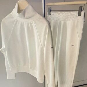 ALO Yoga Women's Cream Cowl Neck Sweater